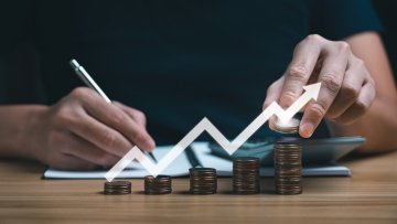 Concept of business success, finance and business strategy in investing successful. money growth with arrow pointing to success or profit