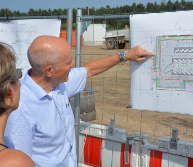 Dipl. Ing. und Geschäftsführenden Gesellschafter der Schirmer Umwelttechnik GmbH, Heinrich Bräckelmann bei der Beantwortung von Fragen der Teilnehmerinnen und Teilnehme