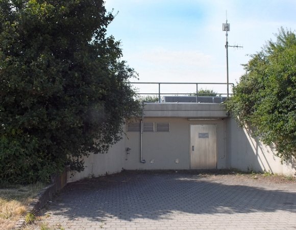 Eingang zum zentralen Wasserspeicher auf dem Bründelsberg