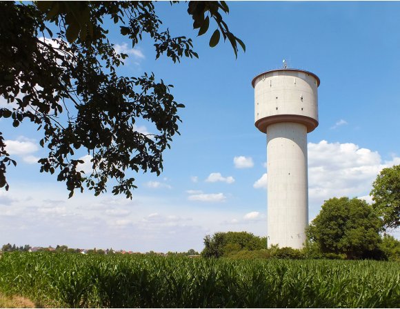 Der Wasserturm in Lustadt, Trinkwasserhochbehälter für das Versorgungsgebiet der VG Lingenfeld, inklusive Zeiskam